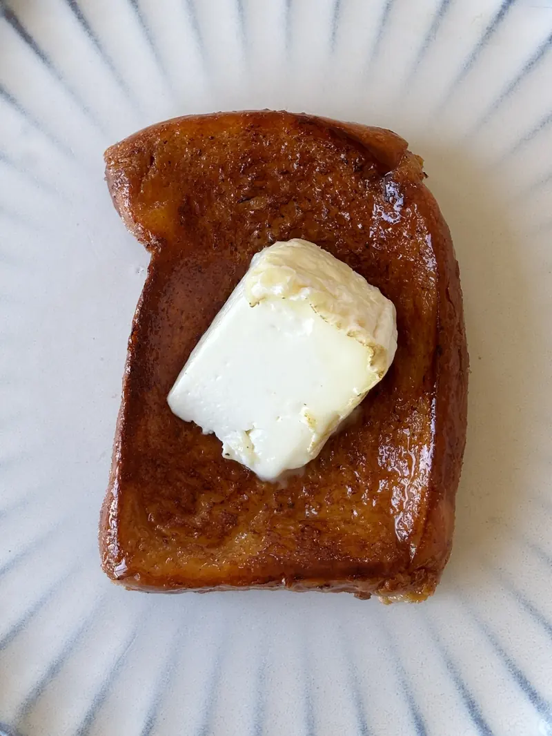 Pain perdu met romige Rocchetta-kaas en honing